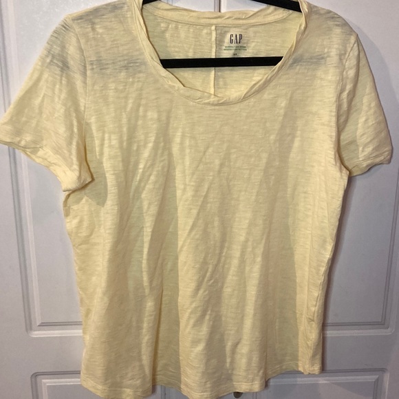 ❤️🔥5/20$ GAP💫 Women’s Yellow Round Neck Short Sleeve Shirt - Picture 2 of 5